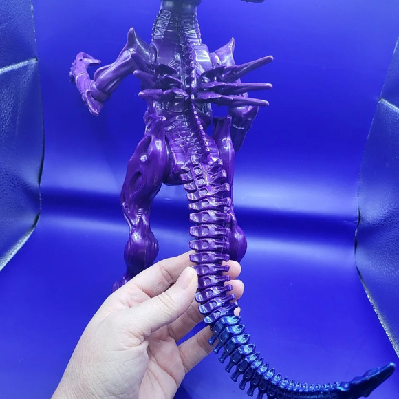 Alien Queen Xenomorph Giant Poseable 12 inch Purple 2019 Lanard 14 Moving Parts - Picture 6 of 10
